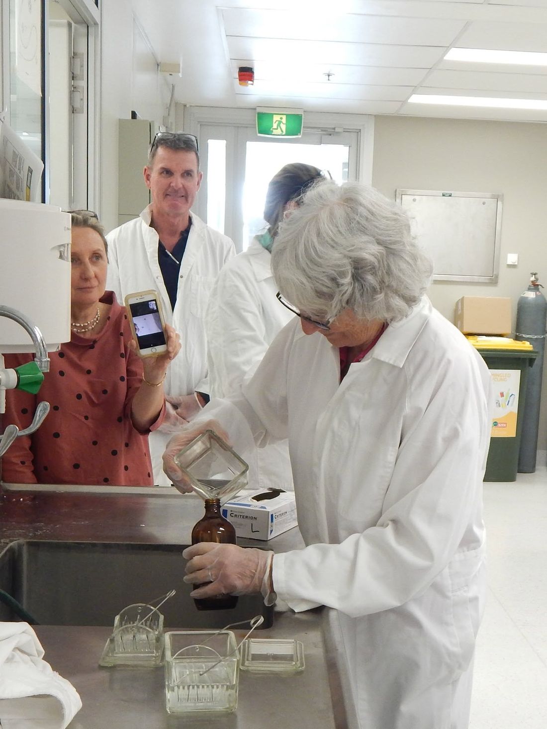 Preparing stain during a workshop